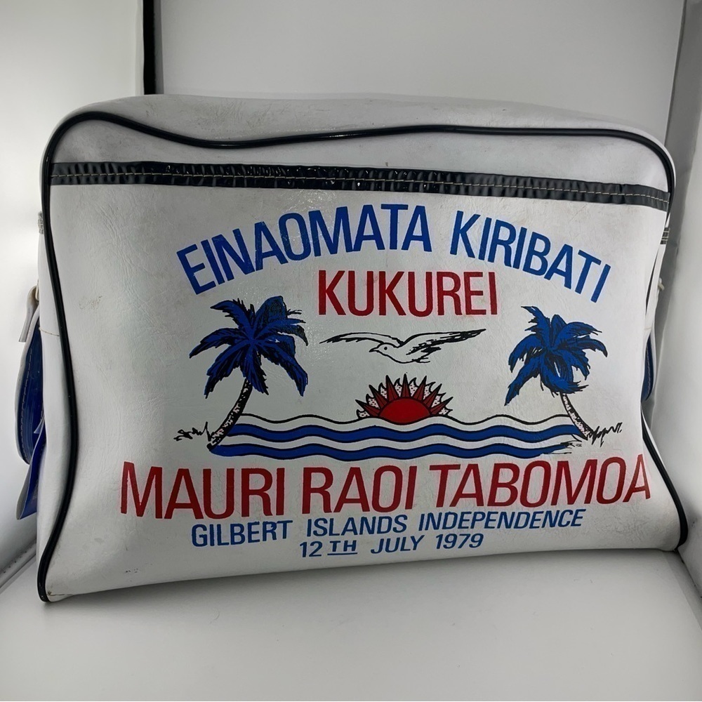 VTG & Rare Gilbert Islands Travel Bag ￼ Independence Day, 1979 Vinyl Medium‌‌‍‍‍